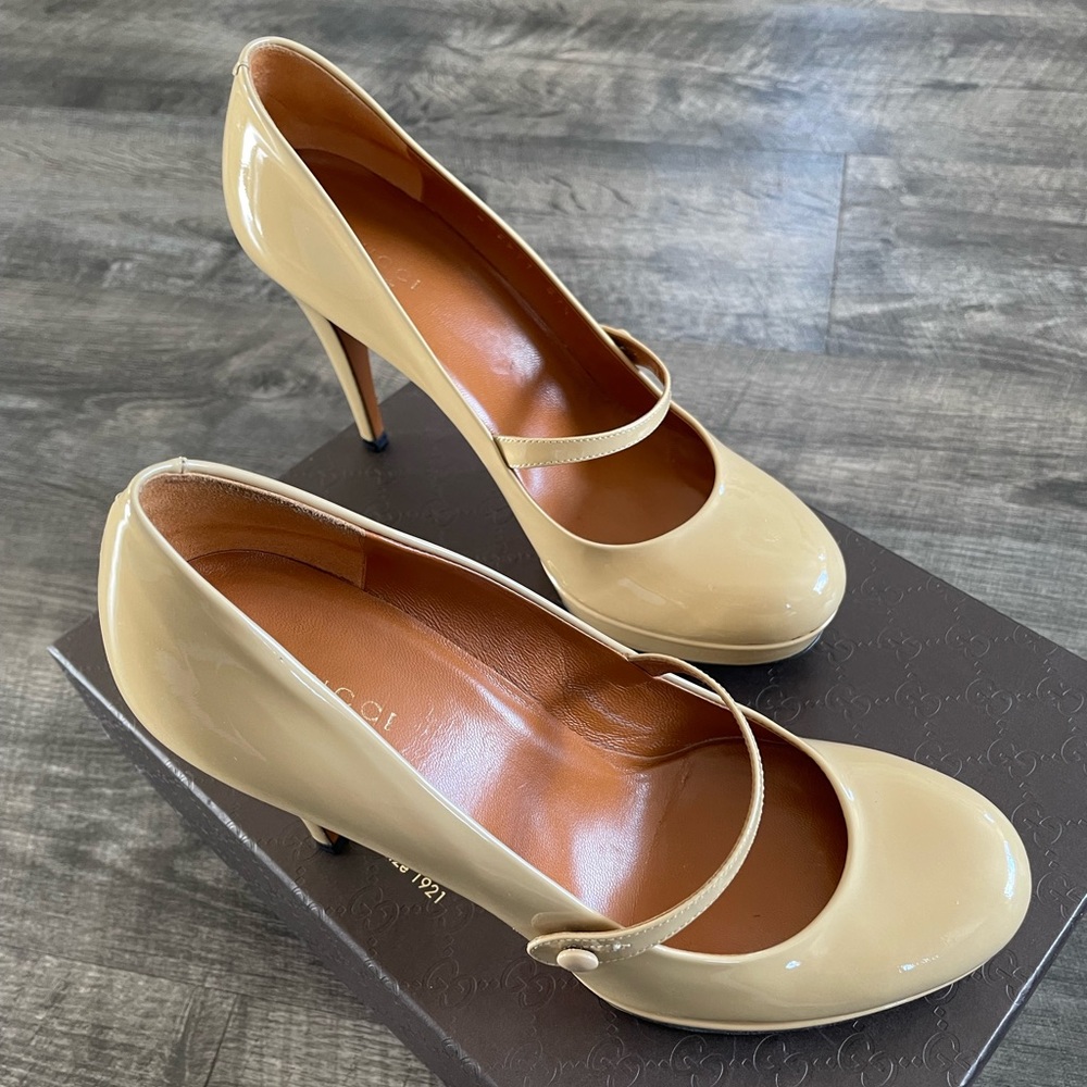 Gucci Tan Heels Sleek Design - Picture 3 of 16